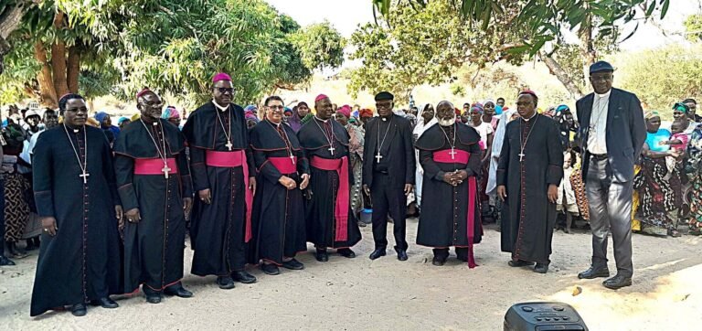 BISHOPS OF IMBISA VISIT REFUGEE RESETTLEMENT CAMP AND PRAY FOR PEACE IN CABO DELGADO