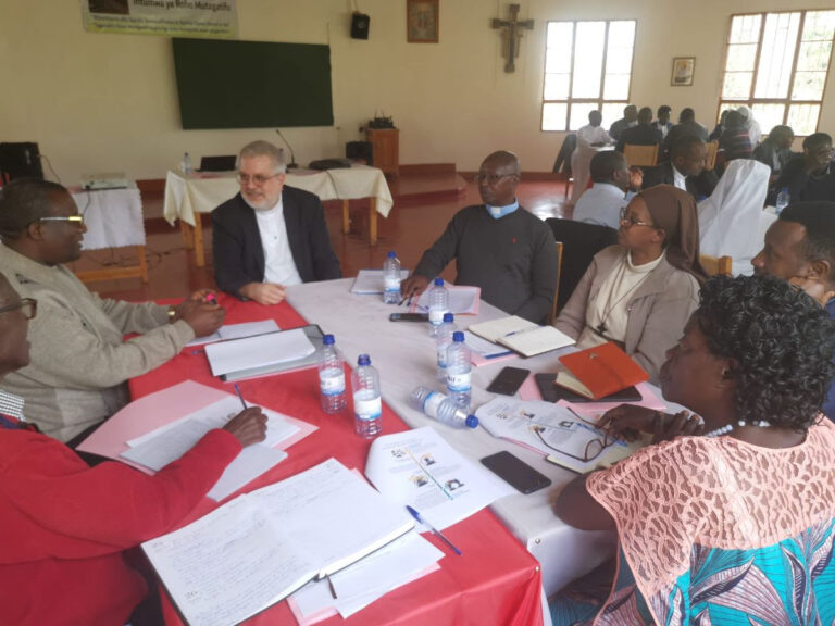 Missionários da sinodalidade em Ruanda